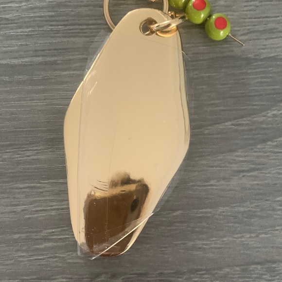 Gold and Green Keychain with Martini Design - Picture 5 of 7